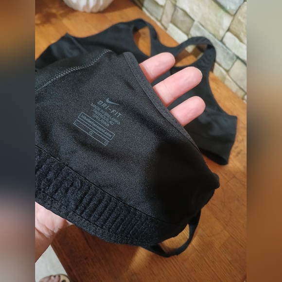 Set Of 2 Women's Nike Swoosh Sports Bras L/XL - Picture 3 of 4